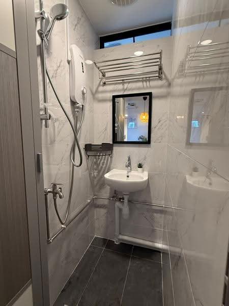 People's Park Complex, 1 Park Road, Boat Quay / Raffles Place / Marina, Room Rental, 150 sqft, Apartment For Rent, by Eric Koh (许子杰), 500277840 - Bathroom - PropertyGuru.com.sg