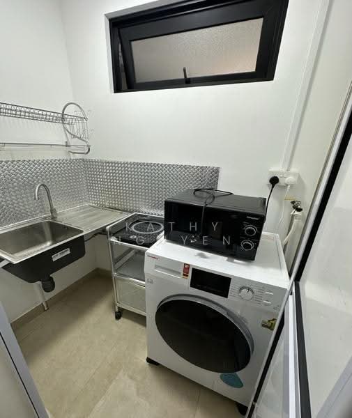 Renovated Studio Apartment Near Dakota/ Aljunied MRT, Lorong 32 Geylang, Eunos / Geylang / Paya Lebar, Studio, 301 sqft, Apartment For Rent, by Kathy Nguyen, 500277852 - Kitchen - PropertyGuru.com.sg