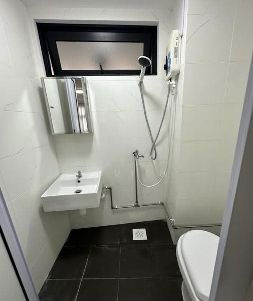 Renovated Studio Apartment Near Dakota/ Aljunied MRT, Lorong 32 Geylang, Eunos / Geylang / Paya Lebar, Studio, 301 sqft, Apartment For Rent, by Kathy Nguyen, 500277852 - Bathroom - PropertyGuru.com.sg