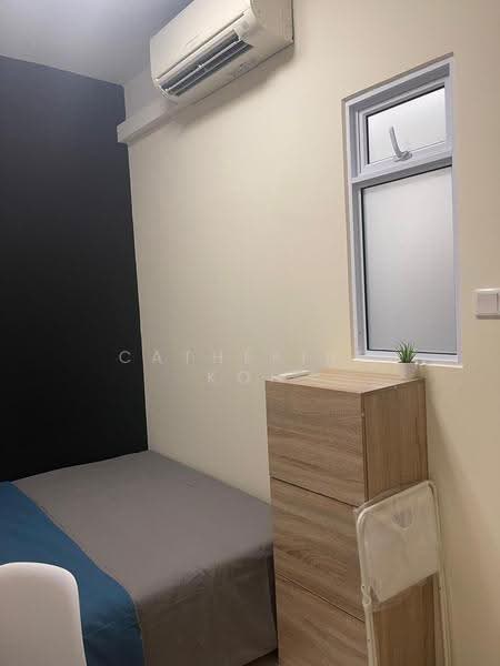 Burlington Square, 175B Bencoolen Street, Beach Road / Bugis / Rochor, Room Rental, 100 sqft, Apartment For Rent, by Catherine Koh, 500277853 - 1804 Bedroom 4 - PropertyGuru.com.sg