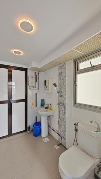 366A Sembawang Crescent, 366A Sembawang Crescent, Sembawang / Yishun, 1 Bedroom, 517 sqft, HDB Flat For Rent, by Rey Ng, 500277857 - Bathroom - PropertyGuru.com.sg