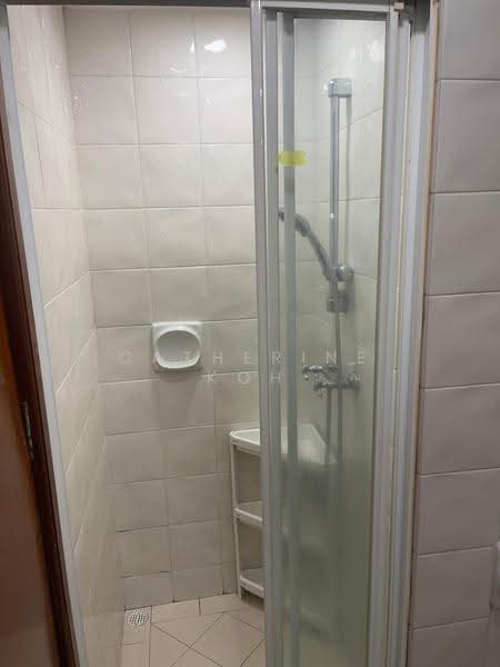 Burlington Square, 175B Bencoolen Street, Beach Road / Bugis / Rochor, Room Rental, 100 sqft, Apartment For Rent, by Catherine Koh, 500277869 - 0704 Common Bathroom - PropertyGuru.com.sg