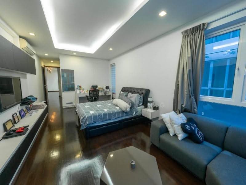 Auspicious House Number! Tao Nan School! Pre-Loved Bungalow Home off East Coast, South Facing | NO West Sun | 6 Rooms | 6 Cars, East Coast / Marine Parade, 6 Bedrooms, 6,200 sqft, Bungalow House For Sale, by Melvin Ng, 500277873 - Bedroom - PropertyGuru.com.sg