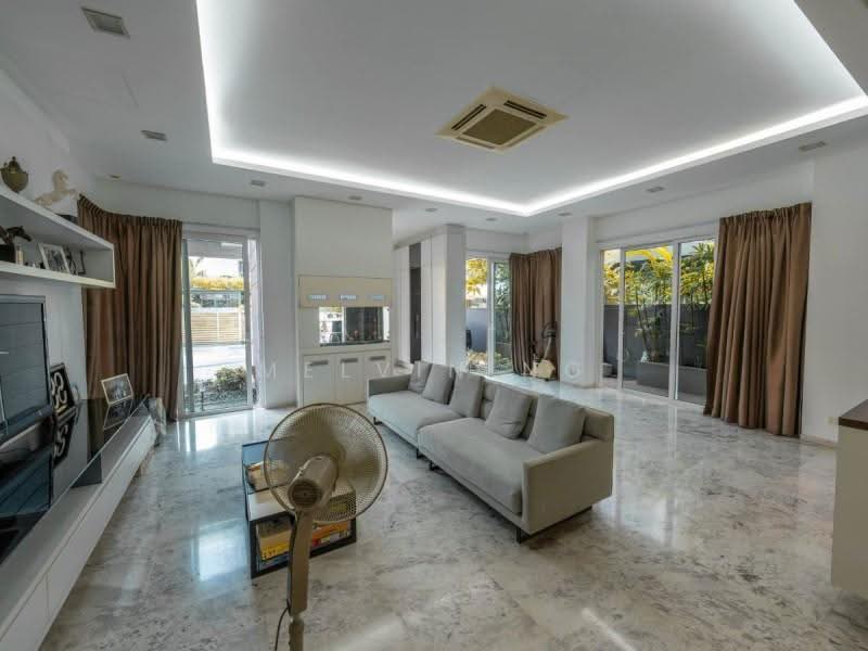 Auspicious House Number! Tao Nan School! Pre-Loved Bungalow Home off East Coast, South Facing | NO West Sun | 6 Rooms | 6 Cars, East Coast / Marine Parade, 6 Bedrooms, 6,200 sqft, Bungalow House For Sale, by Melvin Ng, 500277873 - Living Room - PropertyGuru.com.sg