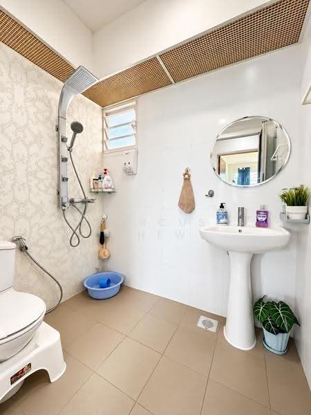668A Edgefield Plains, 668A Edgefield Plains, Hougang / Punggol / Sengkang, 3 Bedrooms, 1,216 sqft, HDB Flat For Sale, by Marcus Chew, 500277876 - Bathroom - PropertyGuru.com.sg