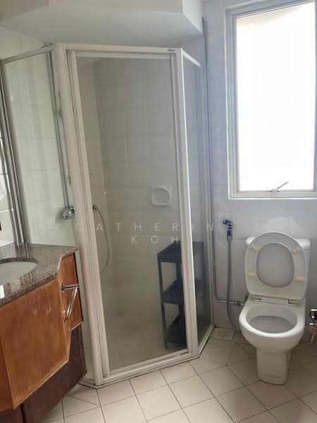 Burlington Square, 175B Bencoolen Street, Beach Road / Bugis / Rochor, Room Rental, 100 sqft, Apartment For Rent, by Catherine Koh, 500277879 - 0901 Common Bathroom - PropertyGuru.com.sg