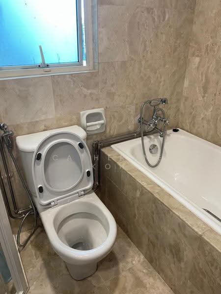 Burlington Square, 175B Bencoolen Street, Beach Road / Bugis / Rochor, Room Rental, 100 sqft, Apartment For Rent, by Catherine Koh, 500277879 - 1504 MBR Bathroom - PropertyGuru.com.sg