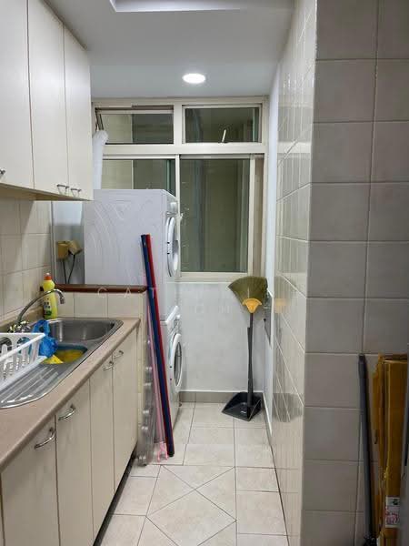 Burlington Square, 175B Bencoolen Street, Beach Road / Bugis / Rochor, Room Rental, 100 sqft, Apartment For Rent, by Catherine Koh, 500277879 - 1504 Kitchen and Yard - PropertyGuru.com.sg