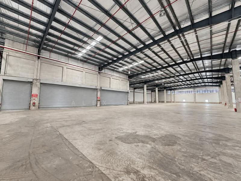 Cheap | Tuas MRT | 11m Ceiling | Ramp Up | Dedicated Loading Bays, Tuas MRT, Boon Lay / Jurong / Tuas, 55,000 sqft, Warehouse For Rent, by Alex Chan, 500277882 - Interior - CommercialGuru.com.sg