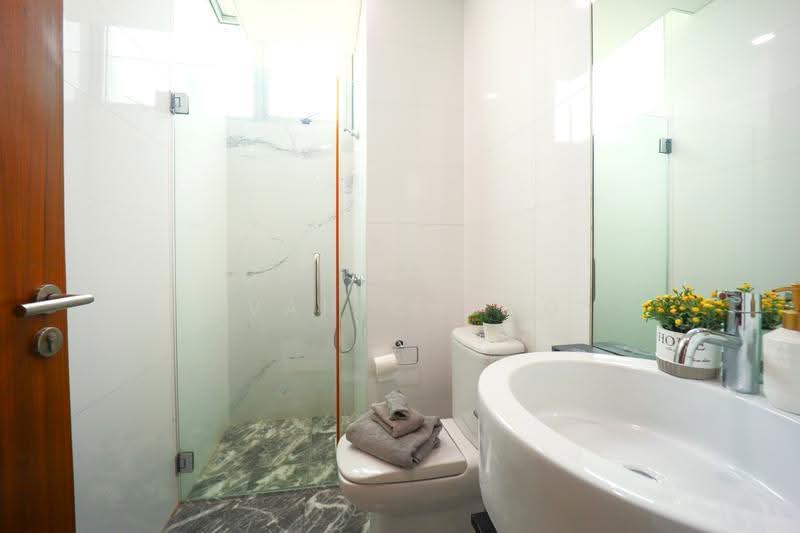 Mill Point, 1 Zion Close, Tanglin / Holland / Bukit Timah, 2 Bedrooms, 915 sqft, Condominium For Sale, by Evan Chung, 500277906 - Bathroom - PropertyGuru.com.sg