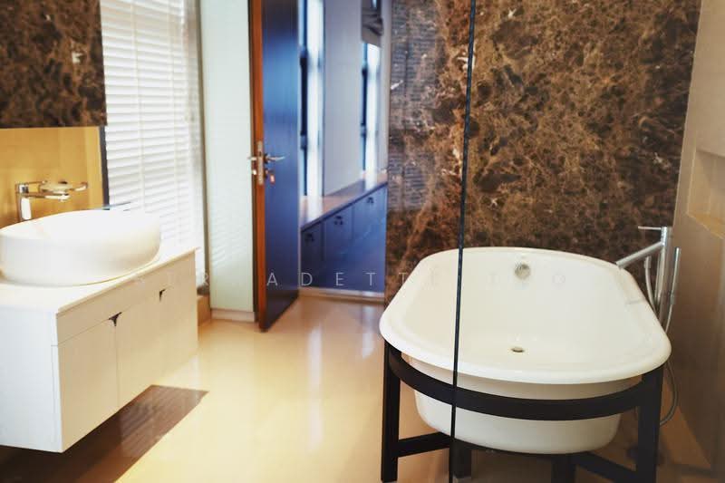 72 Grange, 72 Grange Road, Tanglin / Holland / Bukit Timah, 4 Bedrooms, 3,627 sqft, Condominium For Rent, by Bernadette Teo, 500277907 - Bathroom - PropertyGuru.com.sg