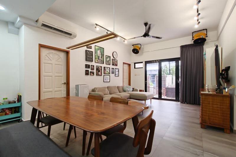 ★ GIANT ★ D19 Freehold Inter, Walk to Serangoon MRT!, Pillai Road, Lorong Ong Lye, Jalan Chermat, Hougang / Punggol / Sengkang, 3 Bedrooms, 1,897 sqft, Terraced House For Sale, by Caryn Wong, 500277918 - Living Room - PropertyGuru.com.sg
