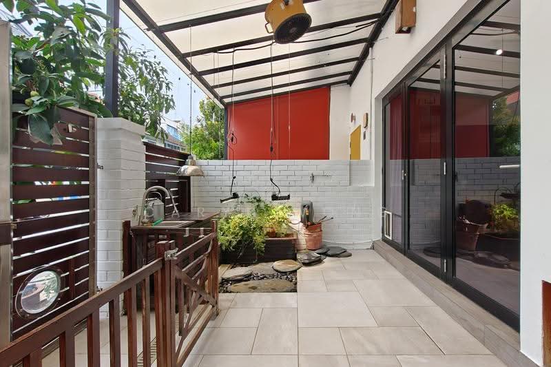★ GIANT ★ D19 Freehold Inter, Walk to Serangoon MRT!, Pillai Road, Lorong Ong Lye, Jalan Chermat, Hougang / Punggol / Sengkang, 3 Bedrooms, 1,897 sqft, Terraced House For Sale, by Caryn Wong, 500277918 - Exterior - PropertyGuru.com.sg