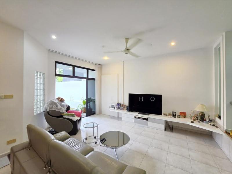 Canary Park, Jalan Simpang Bedok, Bedok / Upper East Coast, 4 Bedrooms, 2,300 sqft, Terraced House For Rent, by Daniel Ho, 500277933 - Living Room - PropertyGuru.com.sg
