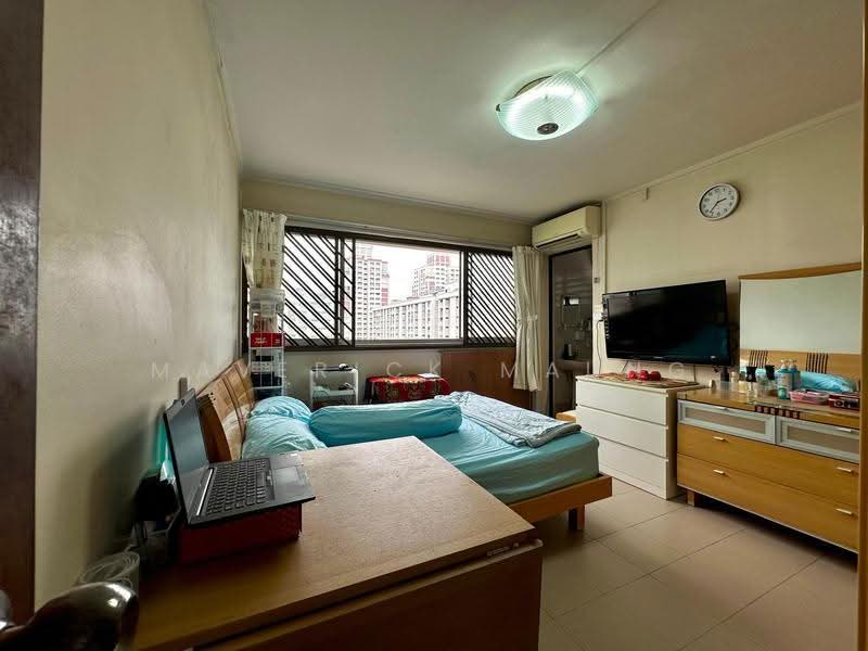 180 Bishan Street 13, 180 Bishan Street 13, Ang Mo Kio / Bishan / Thomson, 3 Bedrooms, 904 sqft, HDB Flat For Sale, by Maverick Maung, 500277955 - Master Bedroom - PropertyGuru.com.sg