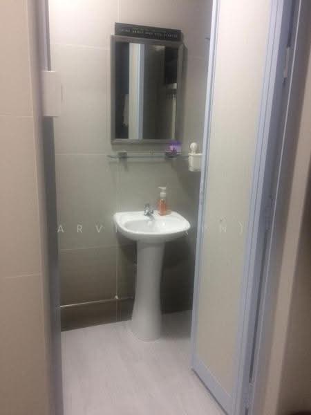 978 Jurong West Street 93, 978 Jurong West Street 93, Boon Lay / Jurong / Tuas, Room Rental, 300 sqft, HDB Flat For Rent, by Arvind (PN), 500277980 - Bathroom - PropertyGuru.com.sg