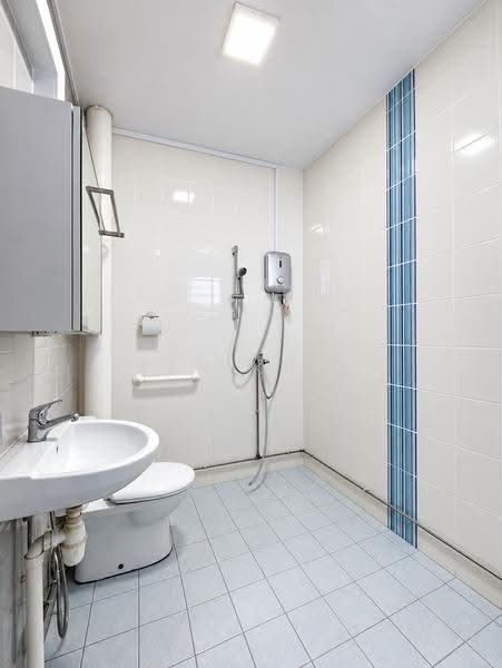 640 Hougang Avenue 8, 640 Hougang Avenue 8, Hougang / Punggol / Sengkang, 3 Bedrooms, 1,593 sqft, HDB Flat For Sale, by Zen Kuik, 500277989 - Bathroom - PropertyGuru.com.sg