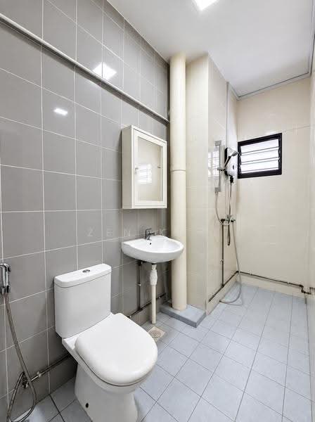 640 Hougang Avenue 8, 640 Hougang Avenue 8, Hougang / Punggol / Sengkang, 3 Bedrooms, 1,593 sqft, HDB Flat For Sale, by Zen Kuik, 500277989 - Bathroom - PropertyGuru.com.sg