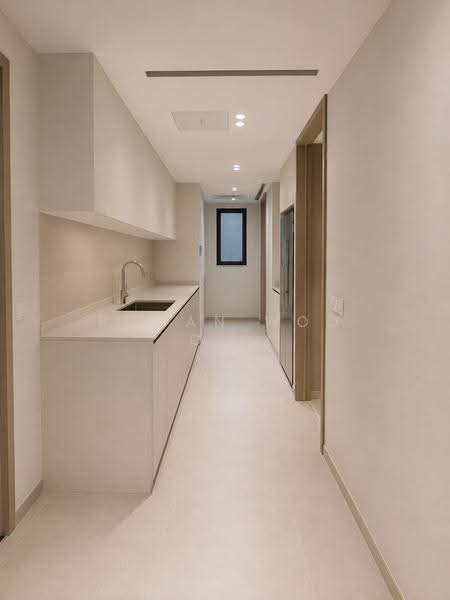 Nava Grove, 38 Pine Grove, Clementi Park / Upper Bukit Timah, 4 Bedrooms, 1,335 sqft, Condominium For Sale, by Roman Woo C P, 500278012 - Corridor - PropertyGuru.com.sg