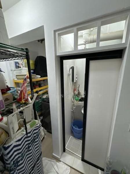 Central Green, 9 Jalan Membina, Alexandra / Commonwealth, 3 Bedrooms, 1,292 sqft, Condominium For Sale, by Zerlina Yap, 500278016 - Backyard Bathroom - PropertyGuru.com.sg