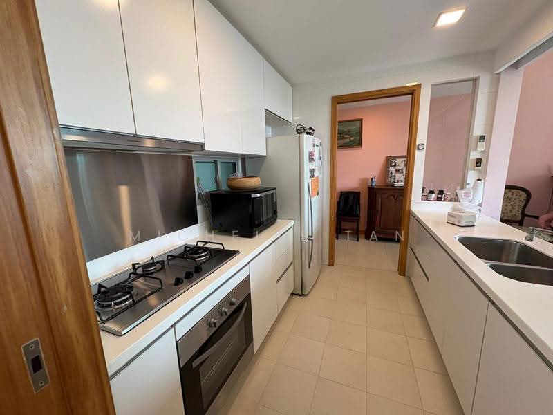 Tree House, 60 Chestnut Avenue, Dairy Farm / Bukit Panjang / Choa Chu Kang, 3 Bedrooms, 1,152 sqft, Condominium For Sale, by Michelle Tan, 500278027 - Luxurious Glass-panel Kitchen - PropertyGuru.com.sg