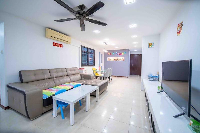 271B Jurong West Street 24, 271B Jurong West Street 24, Boon Lay / Jurong / Tuas, 3 Bedrooms, 1,216 sqft, HDB Flat For Sale, by Kenneth Chua, 500278056 - Living Room - PropertyGuru.com.sg