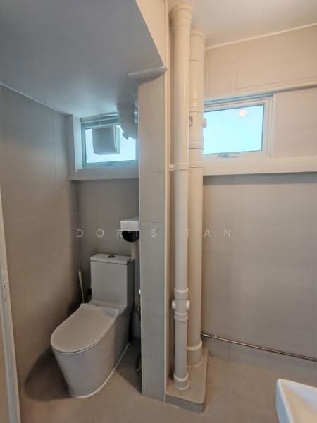 37 Chai Chee Avenue, 37 Chai Chee Avenue, Bedok / Upper East Coast, Room Rental, 100 sqft, HDB Flat For Rent, by Doris Tan, 500278071 - Bathroom - PropertyGuru.com.sg
