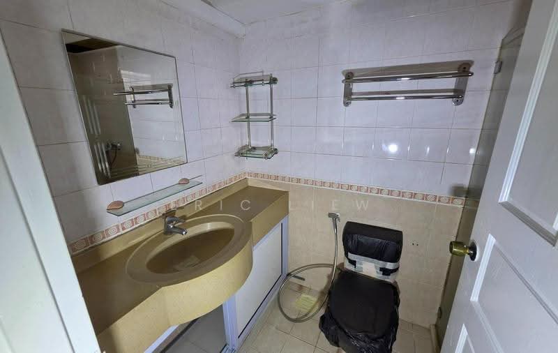 158B Rivervale Crescent, 158B Rivervale Crescent, Hougang / Punggol / Sengkang, 3 Bedrooms, 1,184 sqft, HDB Flat For Sale, by Eric Liew, 500278097 - Bathroom - PropertyGuru.com.sg