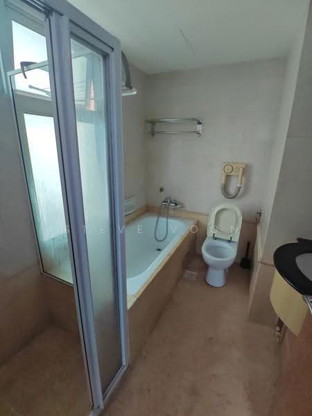 Queens, 16 Stirling Road, Alexandra / Commonwealth, Room Rental, 180 sqft, Condominium For Rent, by Steve Voon, 500278108 - Bathroom - PropertyGuru.com.sg