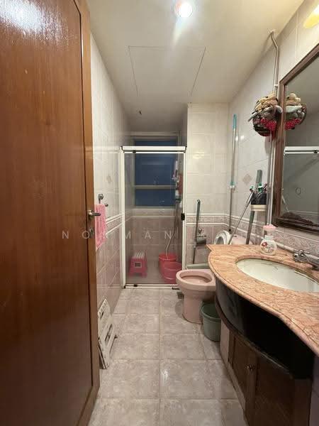 The Bayshore, 30 Bayshore Road, Bedok / Upper East Coast, 2 Bedrooms, 926 sqft, Condominium For Rent, by Norman Koh, 500278117 - Bathroom - PropertyGuru.com.sg