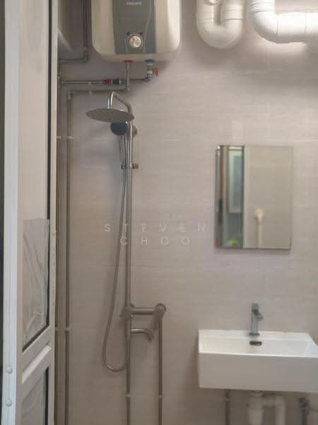 407 Serangoon Avenue 1, 407 Serangoon Avenue 1, Hougang / Punggol / Sengkang, Room Rental, 120 sqft, HDB Flat For Rent, by Steven Choo, 500278158 - Bathroom - PropertyGuru.com.sg