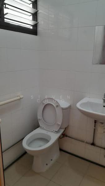 407 Serangoon Avenue 1, 407 Serangoon Avenue 1, Hougang / Punggol / Sengkang, Room Rental, 120 sqft, HDB Flat For Rent, by Steven Choo, 500278158 - Bathroom - PropertyGuru.com.sg