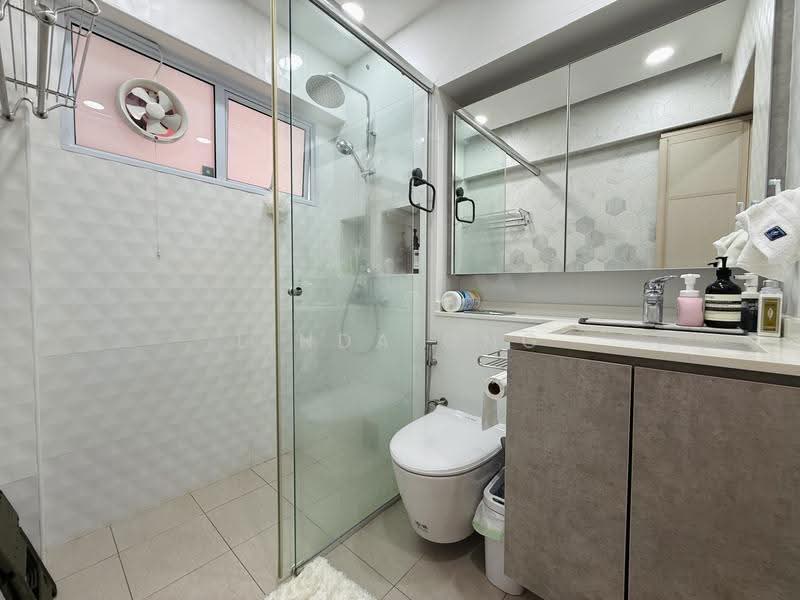 278 Bishan Street 24, 278 Bishan Street 24, Ang Mo Kio / Bishan / Thomson, 3 Bedrooms, 1,163 sqft, HDB Flat For Sale, by Linda Ong, 500278181 - Master Bathroom - PropertyGuru.com.sg
