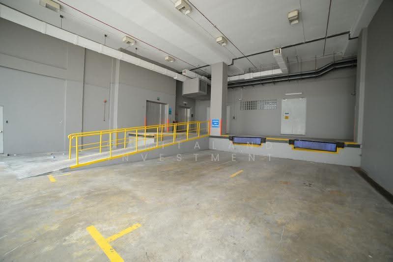 53 Serangoon North Avenue 4, 53 Serangoon North Avenue 4, Hougang / Punggol / Sengkang, 1,969 sqft, Light Industrial (B1) For Rent, by CapitaLand Limited, 500278184 - Loading bay - CommercialGuru.com.sg