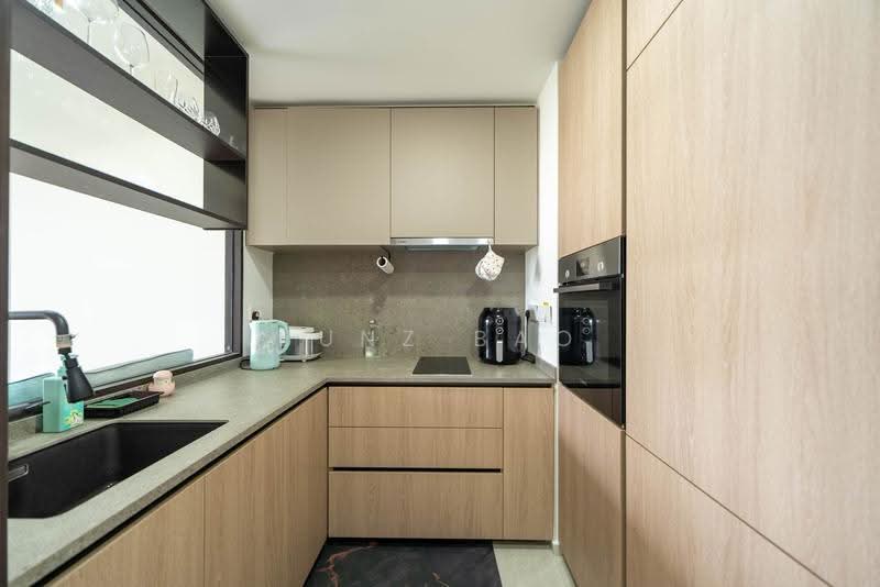 KI Residences At Brookvale, 2 Brookvale Drive, Clementi Park / Upper Bukit Timah, 2 Bedrooms, 700 sqft, Condominium For Sale, by Bunz Bao, 500278187 - Kitchen - PropertyGuru.com.sg