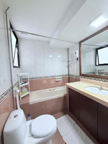Simsville, 8 Geylang East Avenue 2, Eunos / Geylang / Paya Lebar, 2 Bedrooms, 980 sqft, Condominium For Rent, by Anthea Yeo 杨丽娇, 500278192 - Bathroom - PropertyGuru.com.sg