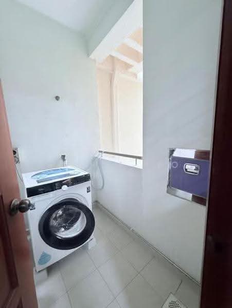 Simsville, 8 Geylang East Avenue 2, Eunos / Geylang / Paya Lebar, 2 Bedrooms, 980 sqft, Condominium For Rent, by Anthea Yeo 杨丽娇, 500278192 - Balcony - PropertyGuru.com.sg