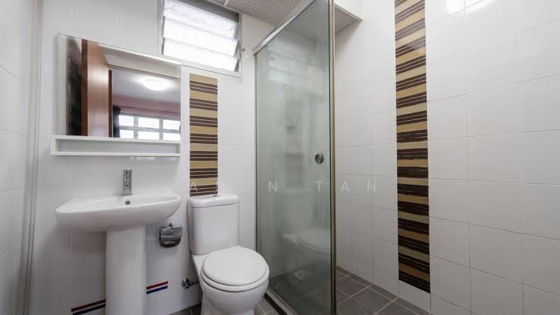 672B Edgefield Plains, 672B Edgefield Plains, Hougang / Punggol / Sengkang, 2 Bedrooms, 700 sqft, HDB Flat For Sale, by Jason Tan, 500278235 - Bathroom - PropertyGuru.com.sg