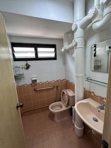113 Ang Mo Kio Avenue 4, 113 Ang Mo Kio Avenue 4, Ang Mo Kio / Bishan / Thomson, Room Rental, 170 sqft, HDB Flat For Rent, by Gwen Ooi, 500278261 - Bathroom - PropertyGuru.com.sg