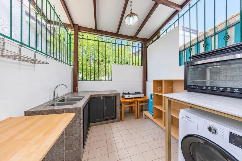 Jalan Kurnia, Jalan Kurnia, Hougang / Punggol / Sengkang, 3 Bedrooms, 2,128 sqft, Terraced House For Sale, by Reine Chan, 500278263 - Kitchen - PropertyGuru.com.sg