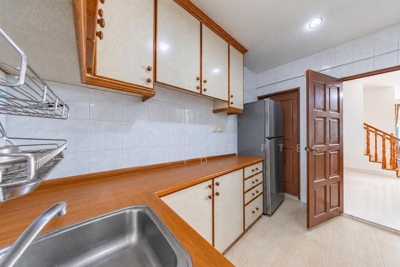 Jalan Kurnia, Jalan Kurnia, Hougang / Punggol / Sengkang, 3 Bedrooms, 2,128 sqft, Terraced House For Sale, by Reine Chan, 500278263 - Kitchen - PropertyGuru.com.sg