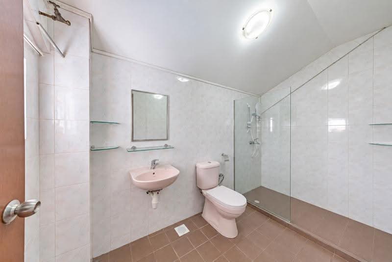 Jalan Kurnia, Jalan Kurnia, Hougang / Punggol / Sengkang, 3 Bedrooms, 2,128 sqft, Terraced House For Sale, by Reine Chan, 500278263 - Bathroom - PropertyGuru.com.sg