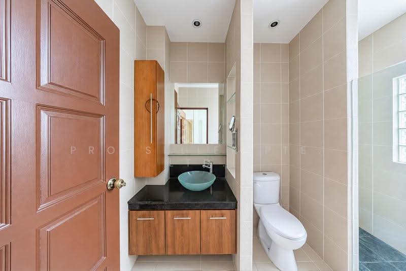 Jalan Kurnia, Jalan Kurnia, Hougang / Punggol / Sengkang, 3 Bedrooms, 2,128 sqft, Terraced House For Sale, by Reine Chan, 500278263 - Bathroom - PropertyGuru.com.sg