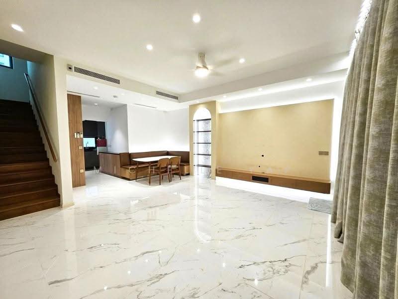 Belgravia Green, Belgravia Drive, Seletar / Yio Chu Kang, 5 Bedrooms, 3,132 sqft, Terraced House For Sale, by Michelle Yap, 500278265 - Living Room - PropertyGuru.com.sg