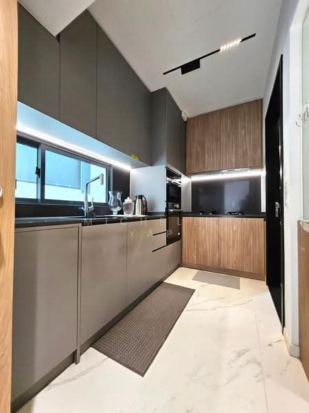 Belgravia Green, Belgravia Drive, Seletar / Yio Chu Kang, 5 Bedrooms, 3,132 sqft, Terraced House For Sale, by Michelle Yap, 500278265 - Kitchen - PropertyGuru.com.sg