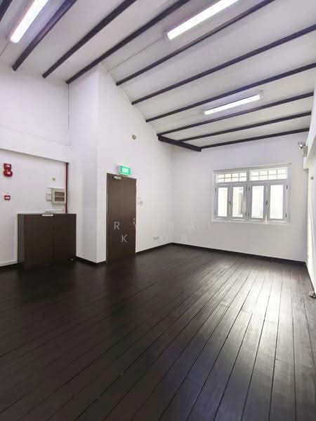No GST | Petite All-White Shophouse with High Pitched Ceiling, Tras Street Tanjong Pagar Road Craig Road, Chinatown / Tanjong Pagar, 722 sqft, Shop / Shophouse For Rent, by Krystal Khor, 500278285 - Interior - CommercialGuru.com.sg
