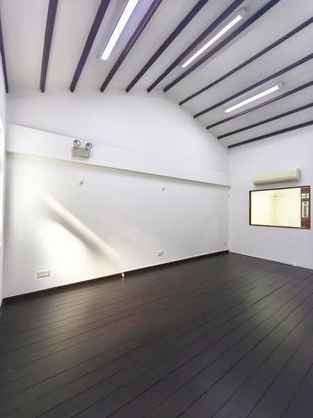 No GST | Petite All-White Shophouse with High Pitched Ceiling, Tras Street Tanjong Pagar Road Craig Road, Chinatown / Tanjong Pagar, 722 sqft, Shop / Shophouse For Rent, by Krystal Khor, 500278285 - Interior - CommercialGuru.com.sg