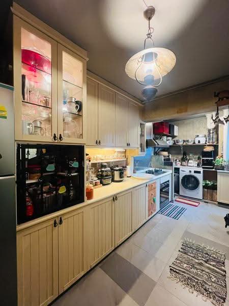 357 Clementi Avenue 2, 357 Clementi Avenue 2, Buona Vista / West Coast / Clementi New Town, 3 Bedrooms, 1,259 sqft, HDB Flat For Sale, by Supriya Riya, 500278313 - Kitchen - PropertyGuru.com.sg