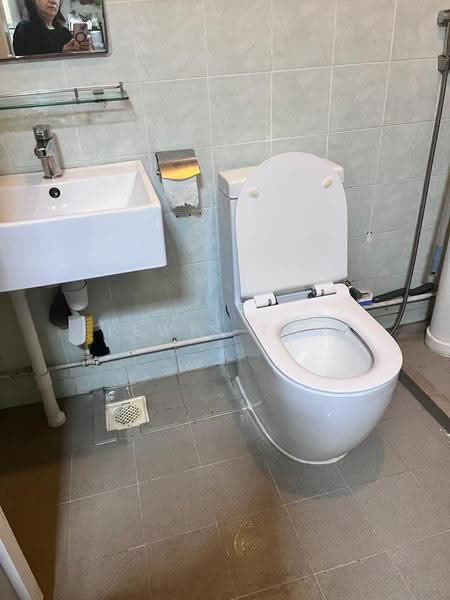 660D Jurong West Street 64, 660D Jurong West Street 64, Boon Lay / Jurong / Tuas, Room Rental, 200 sqft, HDB Flat For Rent, by Lewis Tam, 500278326 - Bathroom - PropertyGuru.com.sg