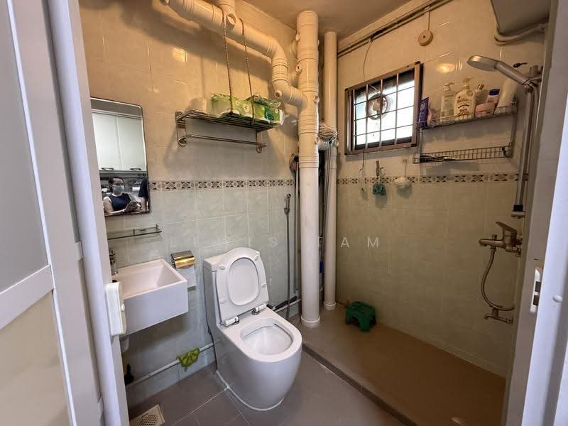 660D Jurong West Street 64, 660D Jurong West Street 64, Boon Lay / Jurong / Tuas, Room Rental, 200 sqft, HDB Flat For Rent, by Lewis Tam, 500278326 - Bathroom - PropertyGuru.com.sg